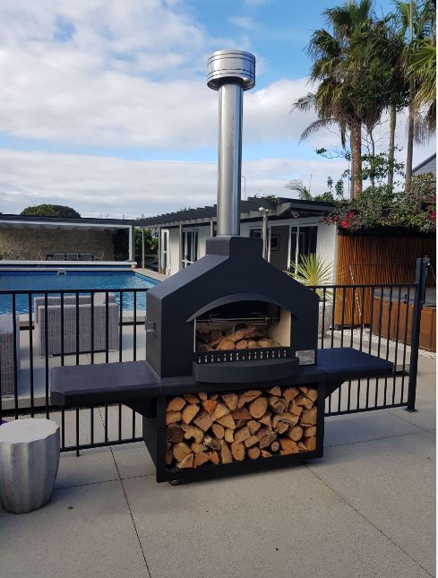 Buitenhaard met barbecue